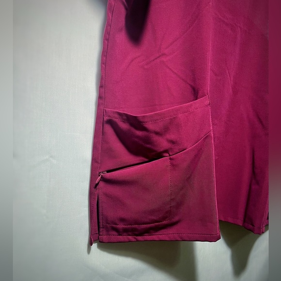 NWT Jockey wine colored Scrub top 2x - Picture 4 of 6